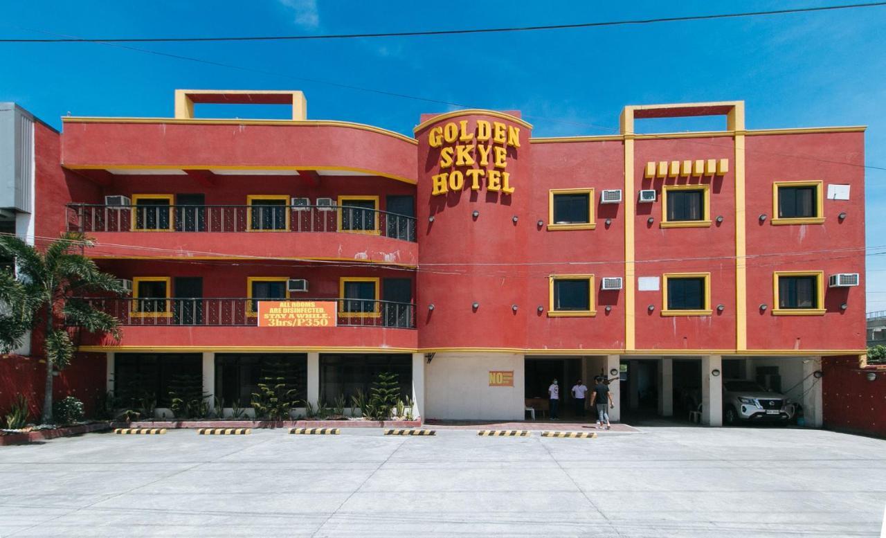 Reddoorz @ Golden Skye Hotel Guagua Ngoại thất bức ảnh