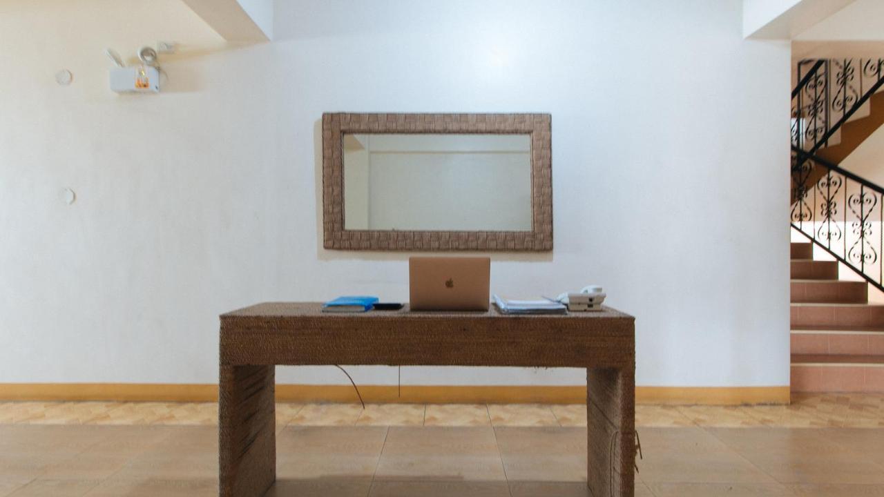 Reddoorz @ Golden Skye Hotel Guagua Ngoại thất bức ảnh