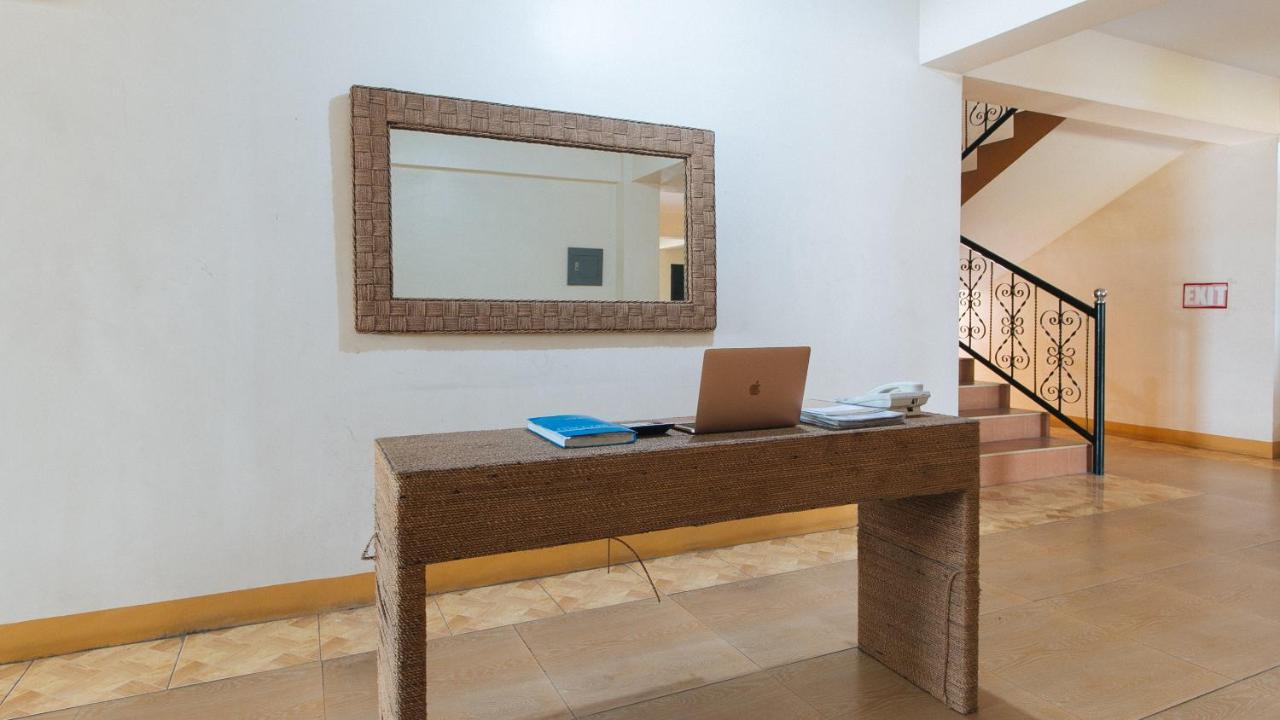 Reddoorz @ Golden Skye Hotel Guagua Ngoại thất bức ảnh