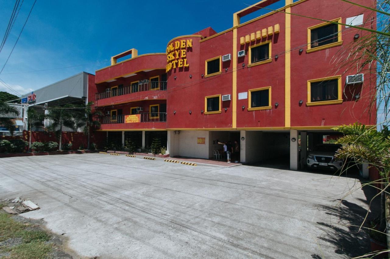 Reddoorz @ Golden Skye Hotel Guagua Ngoại thất bức ảnh