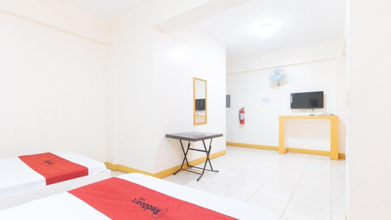 Reddoorz @ Golden Skye Hotel Guagua Ngoại thất bức ảnh